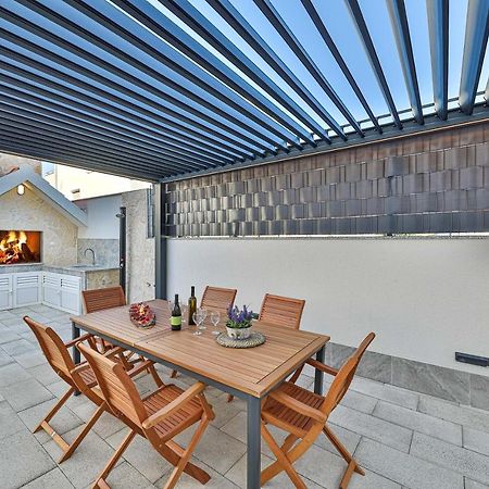 Luxury Apartment Pia With Swimming Pool And Grill Trogir Zewnętrze zdjęcie