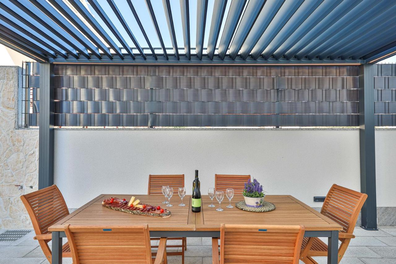 Luxury Apartment Pia With Swimming Pool And Grill Trogir Zewnętrze zdjęcie