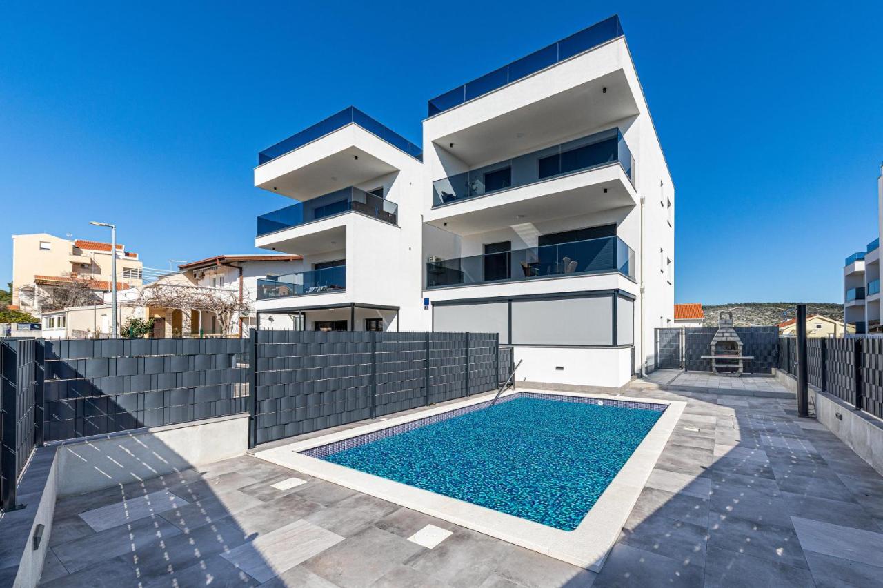 Luxury Apartment Pia With Swimming Pool And Grill Trogir Zewnętrze zdjęcie