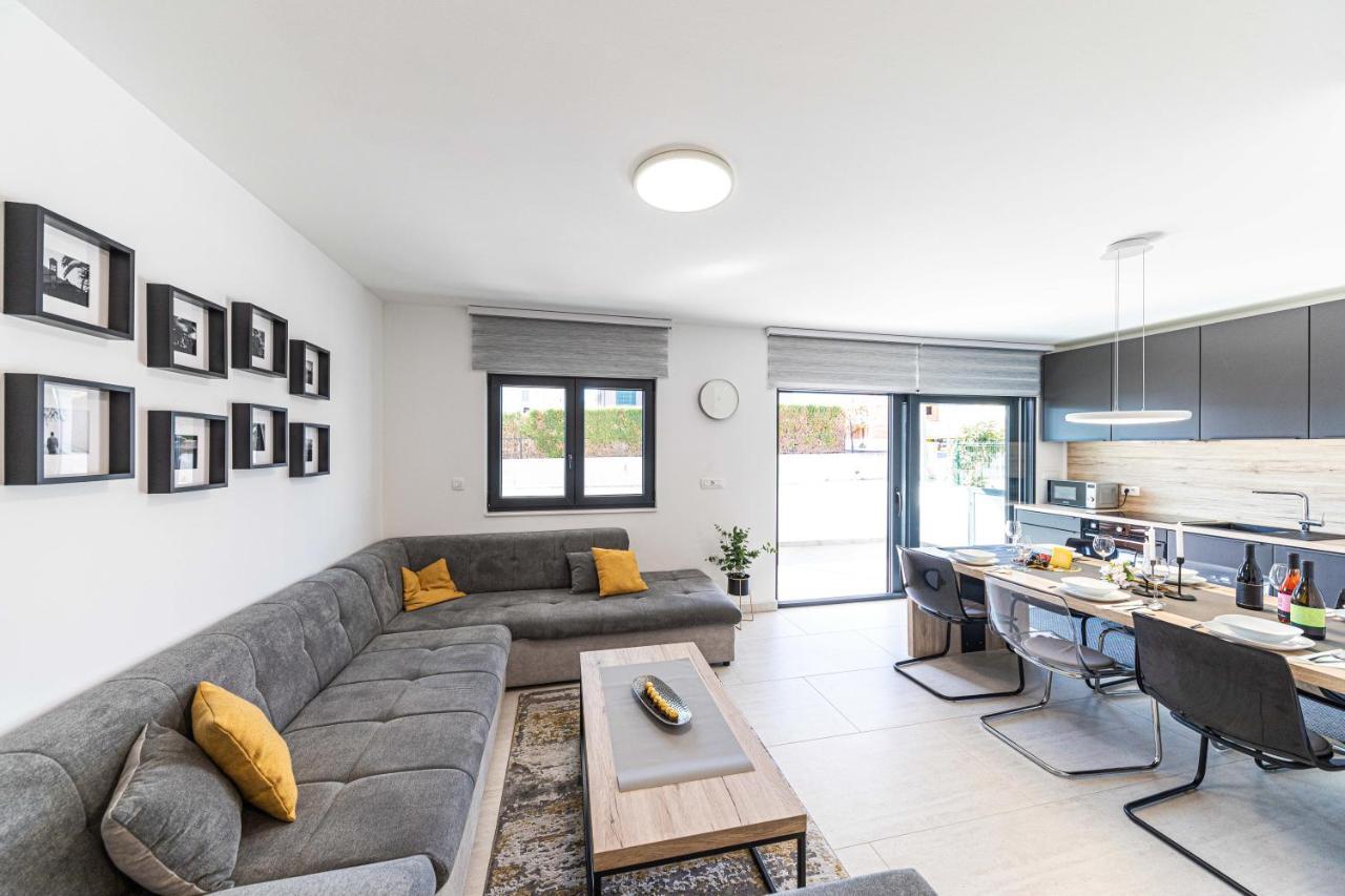 Luxury Apartment Pia With Swimming Pool And Grill Trogir Zewnętrze zdjęcie