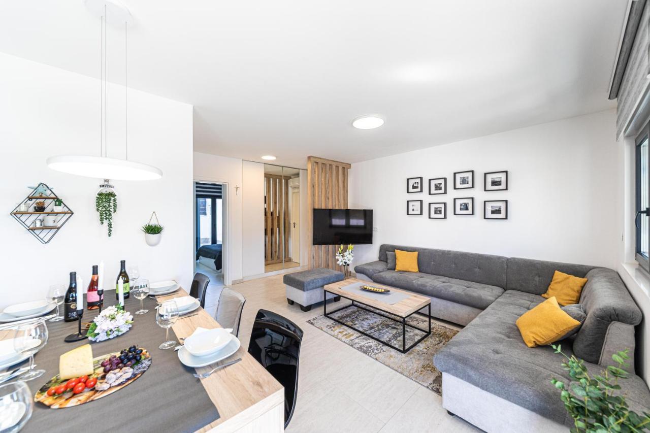 Luxury Apartment Pia With Swimming Pool And Grill Trogir Zewnętrze zdjęcie