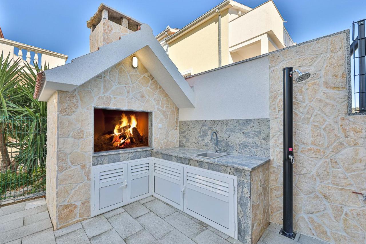 Luxury Apartment Pia With Swimming Pool And Grill Trogir Zewnętrze zdjęcie