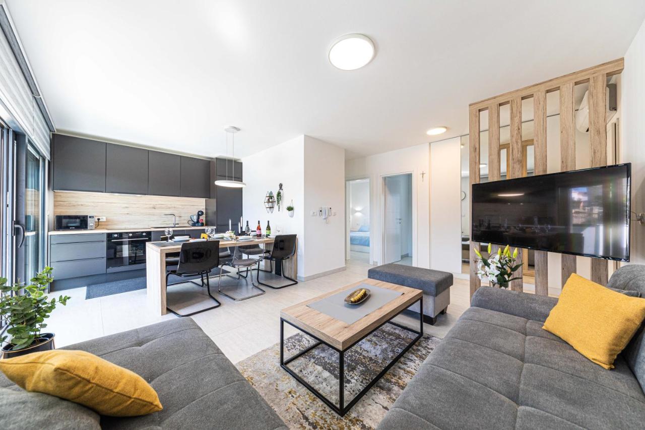 Luxury Apartment Pia With Swimming Pool And Grill Trogir Zewnętrze zdjęcie