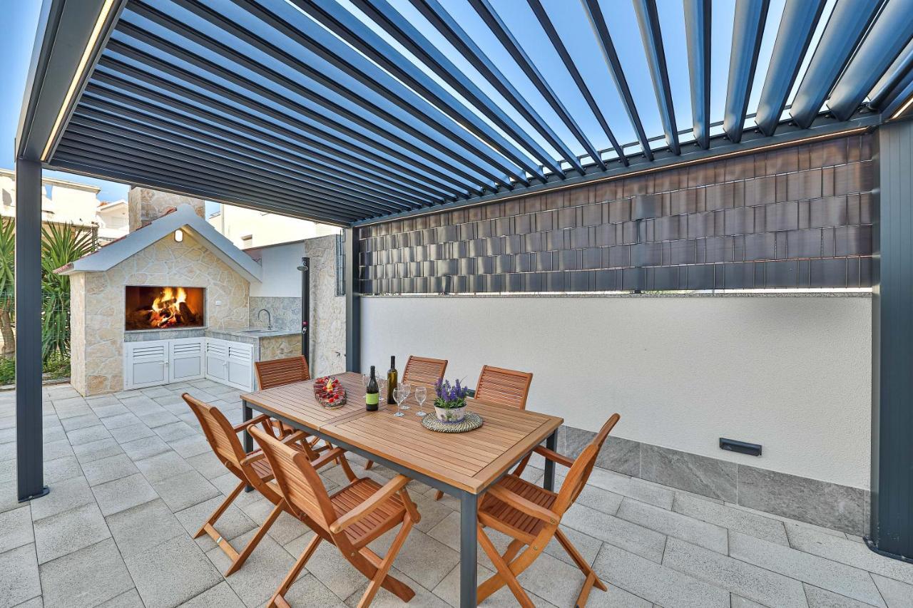 Luxury Apartment Pia With Swimming Pool And Grill Trogir Zewnętrze zdjęcie