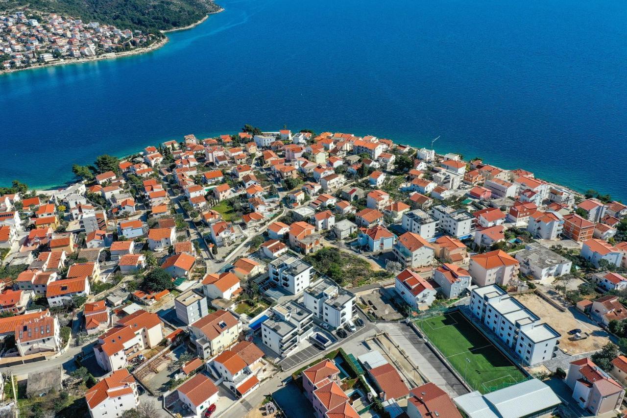 Luxury Apartment Pia With Swimming Pool And Grill Trogir Zewnętrze zdjęcie